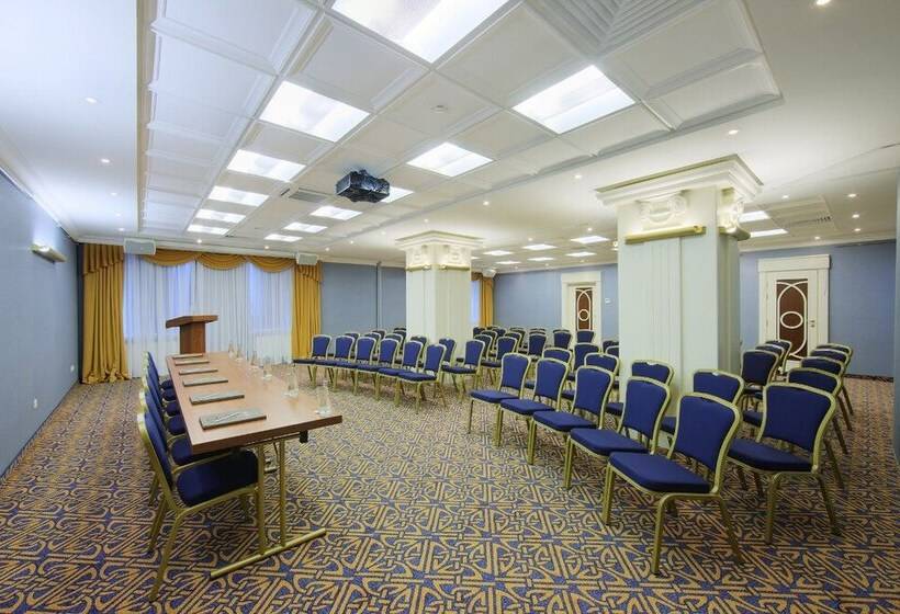 هتل Dvor Podznoeva