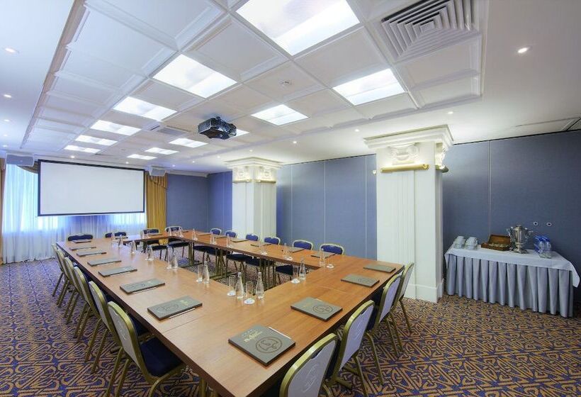 هتل Dvor Podznoeva