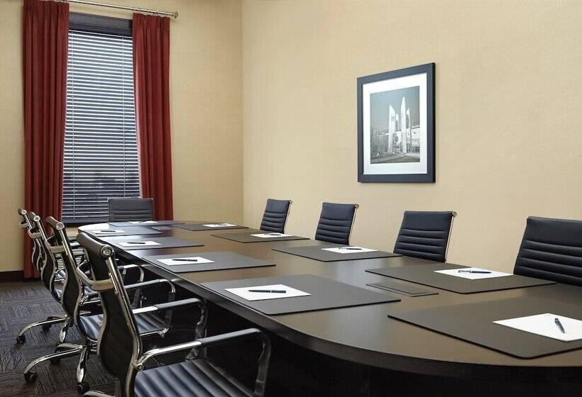 호텔 Four Points By Sheraton Edmonton Gateway