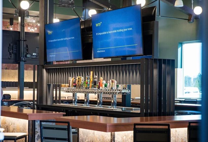 בית מלון כפרי Four Points By Sheraton Edmonton Gateway