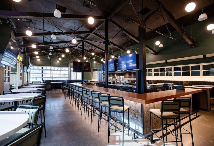 호텔 Four Points By Sheraton Edmonton Gateway