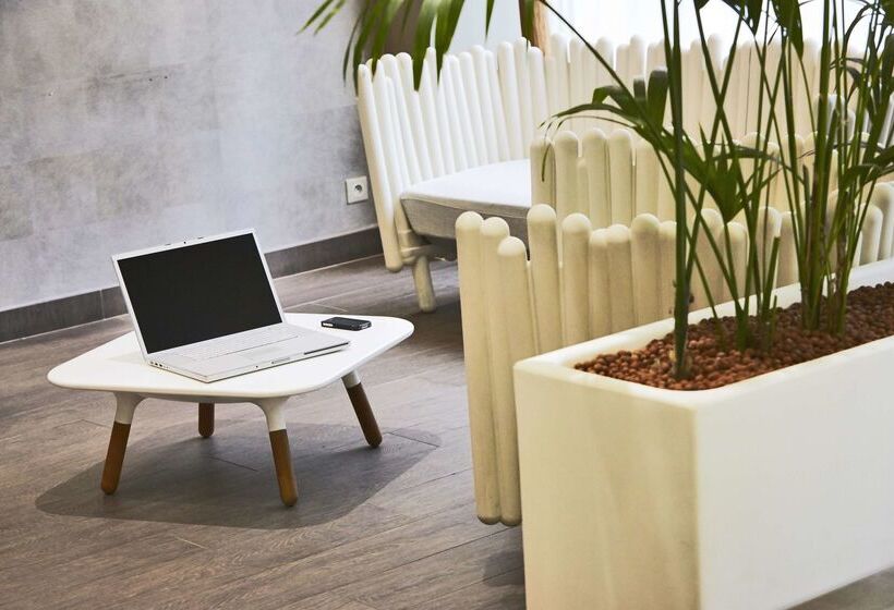 فندق Kyriad Paris 18  Porte De Clignancourt  Montmartre