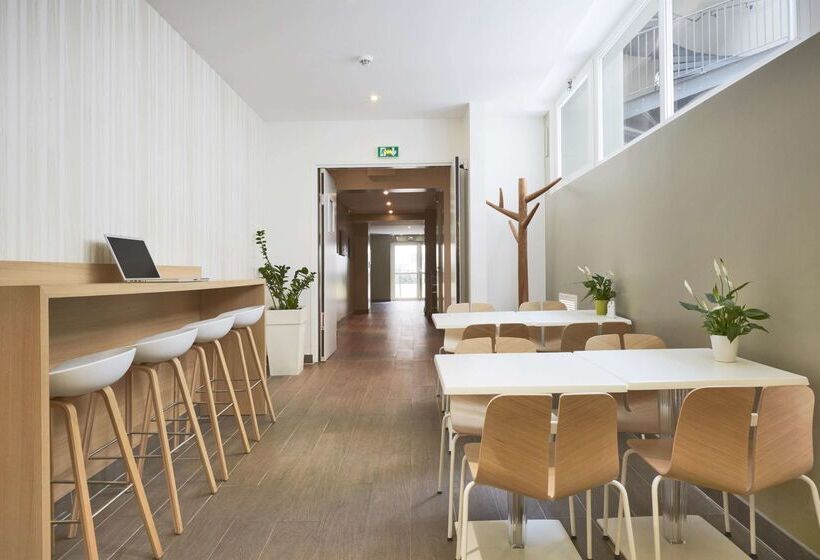 فندق Kyriad Paris 18  Porte De Clignancourt  Montmartre