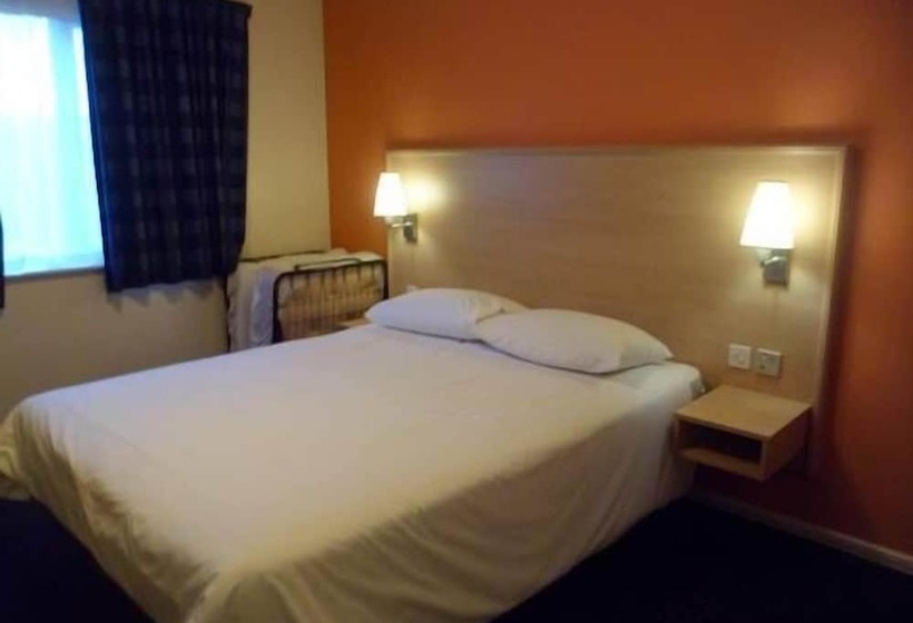 בית מלון כפרי Metro Inns Huddersfield