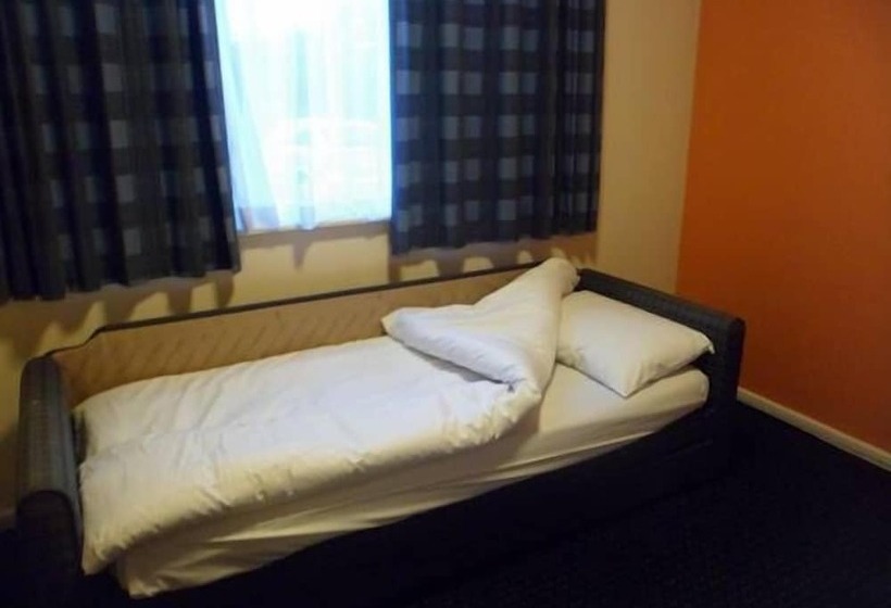 בית מלון כפרי Metro Inns Huddersfield