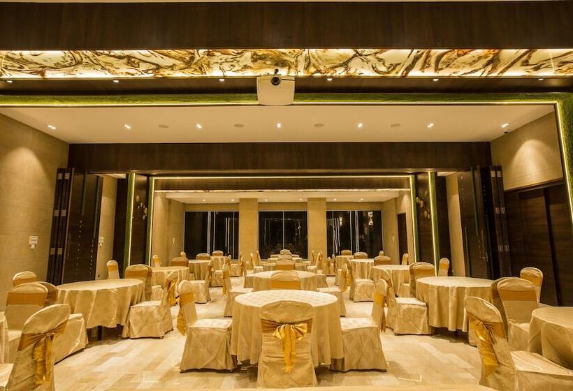 فندق Millennium Park