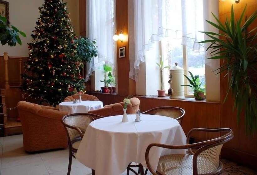 בית מלון כפרי & Penzión Grand Matej