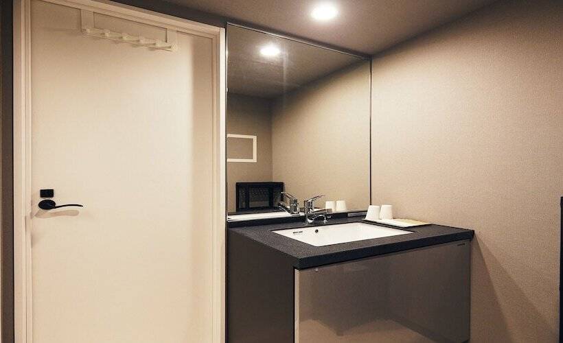 호텔 Pivot Shinimamiya Ekimae