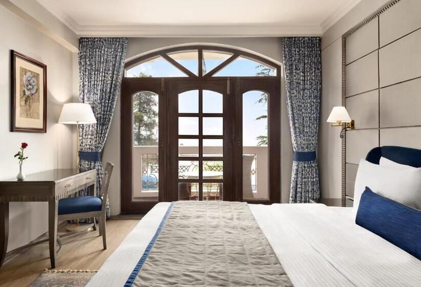 ホテル Ramada By Wyndham Mussoorie Mall Road