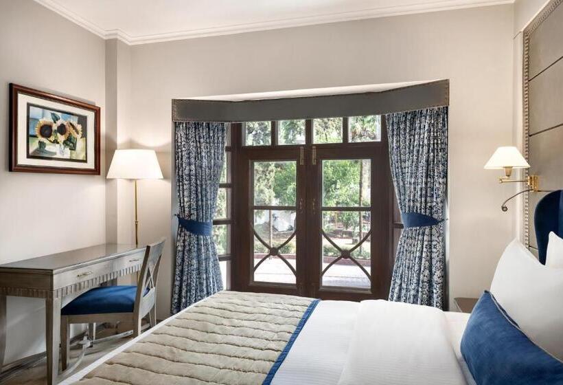 ホテル Ramada By Wyndham Mussoorie Mall Road