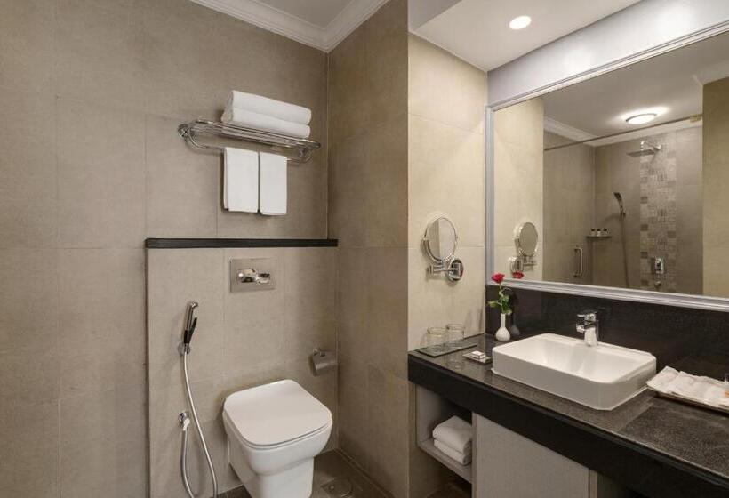 ホテル Ramada By Wyndham Mussoorie Mall Road