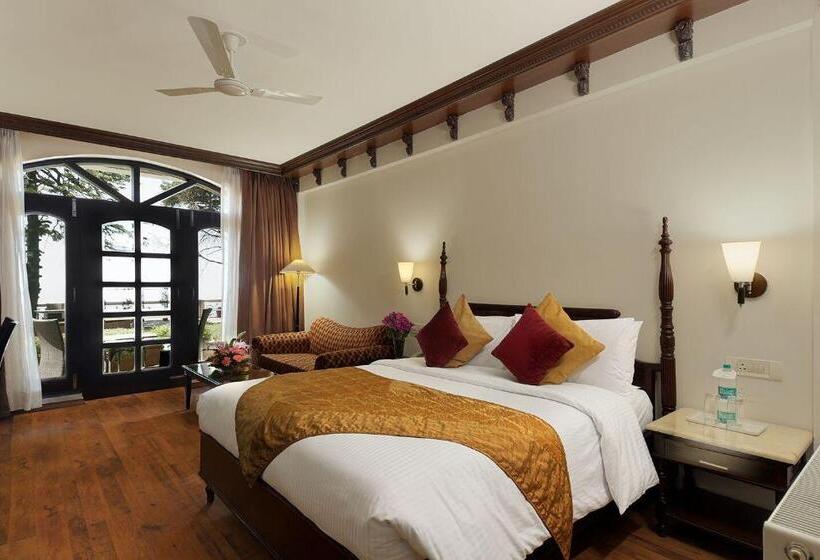 ホテル Ramada By Wyndham Mussoorie Mall Road