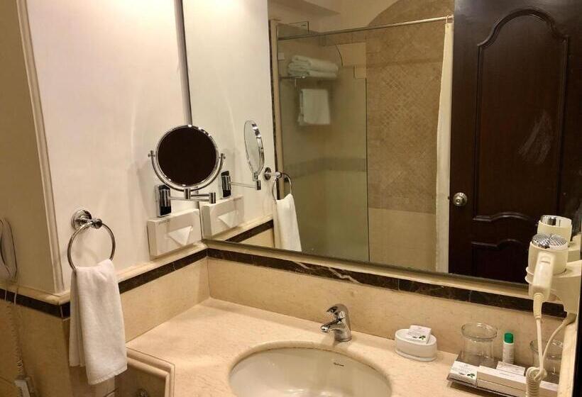 ホテル Ramada By Wyndham Mussoorie Mall Road