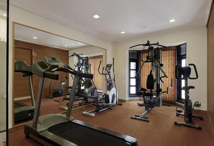 ホテル Ramada By Wyndham Mussoorie Mall Road