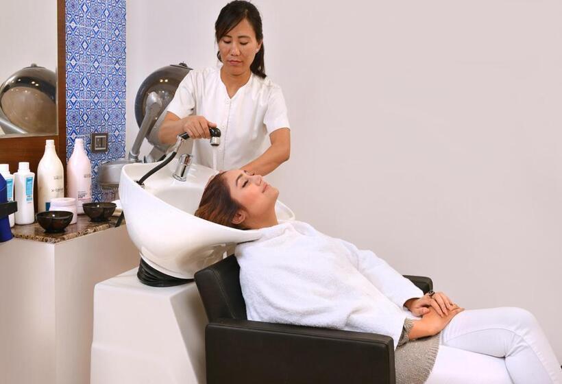 בית מלון כפרי Golden Tulip Srinagar