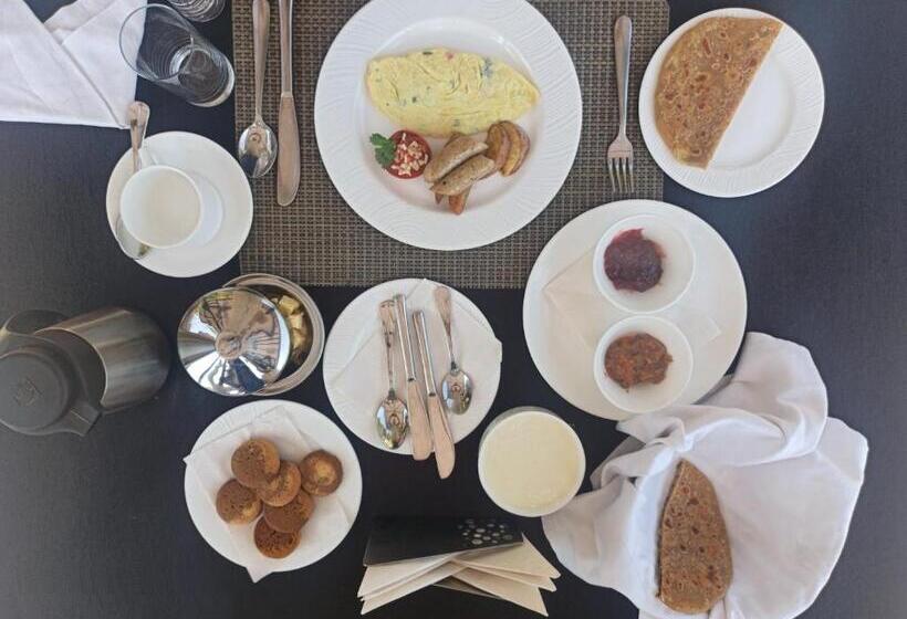 ホテル Golden Tulip Srinagar