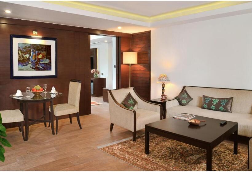 ホテル Golden Tulip Srinagar