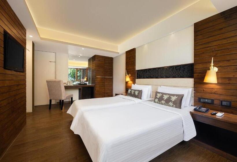 ホテル Golden Tulip Srinagar