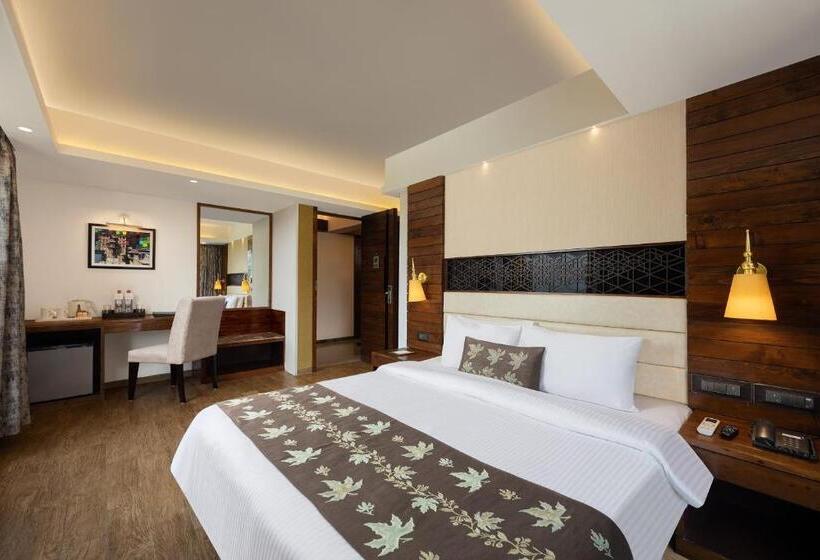 ホテル Golden Tulip Srinagar