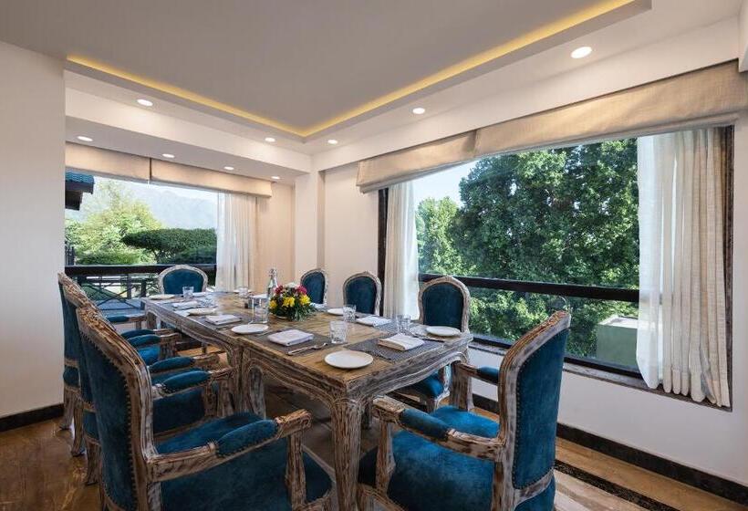 בית מלון כפרי Golden Tulip Srinagar