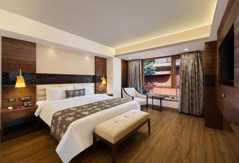 בית מלון כפרי Golden Tulip Srinagar