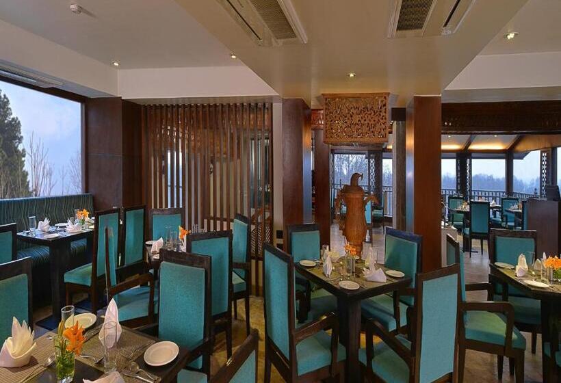 בית מלון כפרי Golden Tulip Srinagar