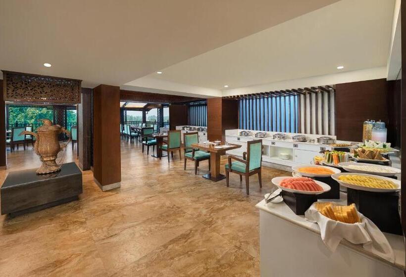 ホテル Golden Tulip Srinagar