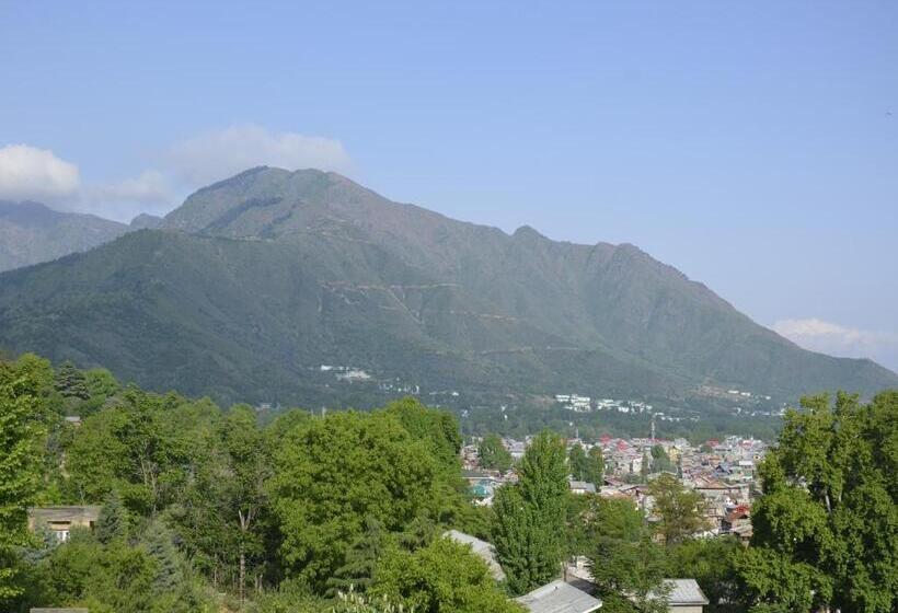 ホテル Golden Tulip Srinagar