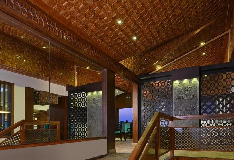 ホテル Golden Tulip Srinagar