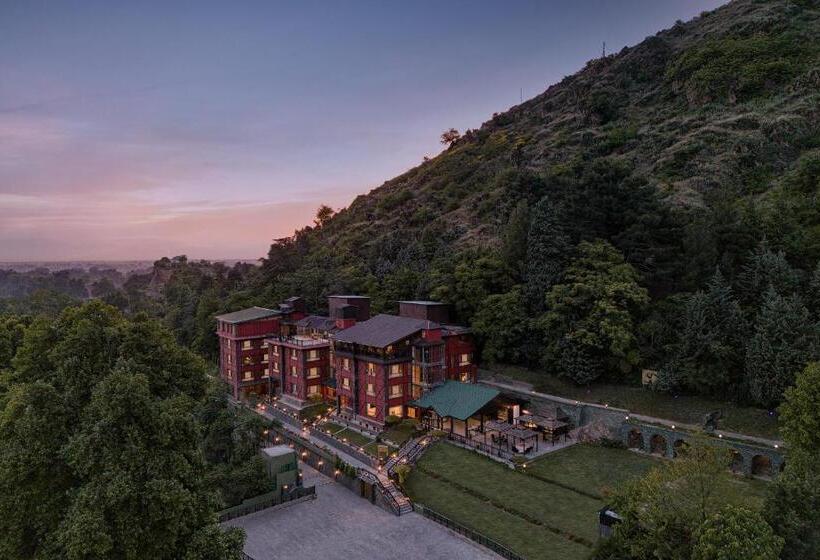 בית מלון כפרי Golden Tulip Srinagar