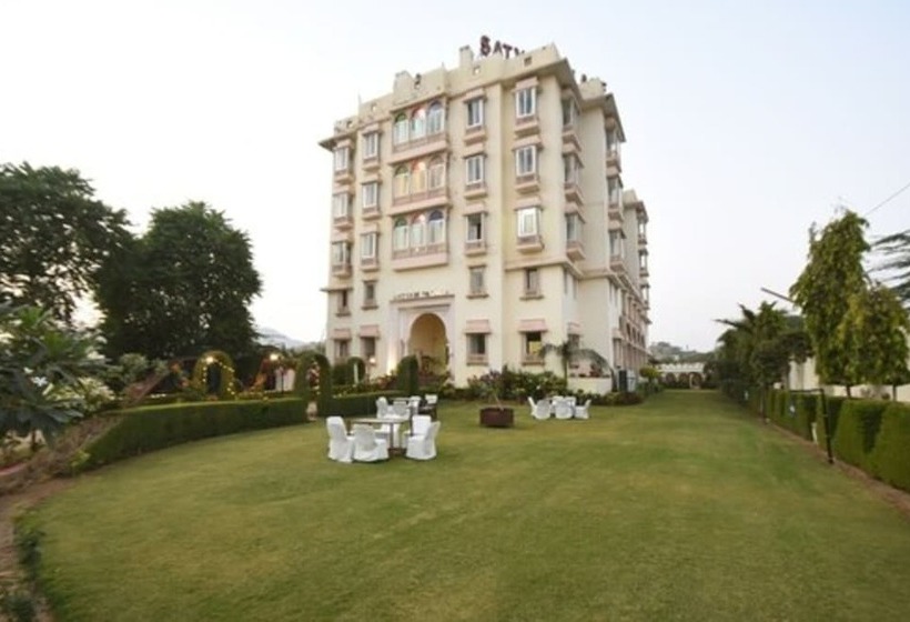 Отель Satyam Palace Resort