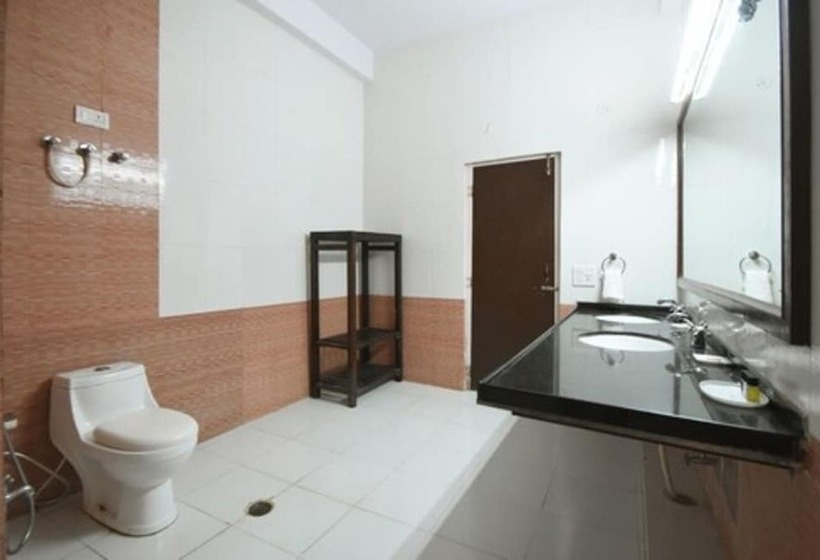 Отель Satyam Palace Resort