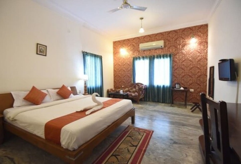 Отель Satyam Palace Resort