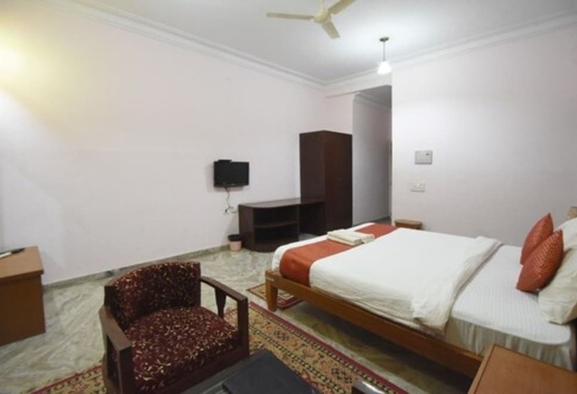 Отель Satyam Palace Resort