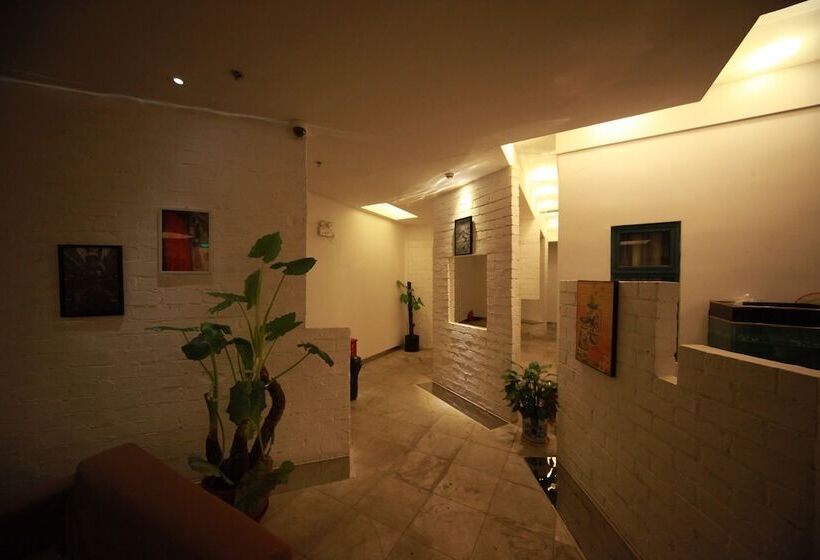 Отель Shanghai Fish Inn Bund