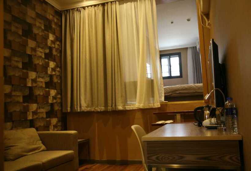 Отель Shanghai Fish Inn Bund