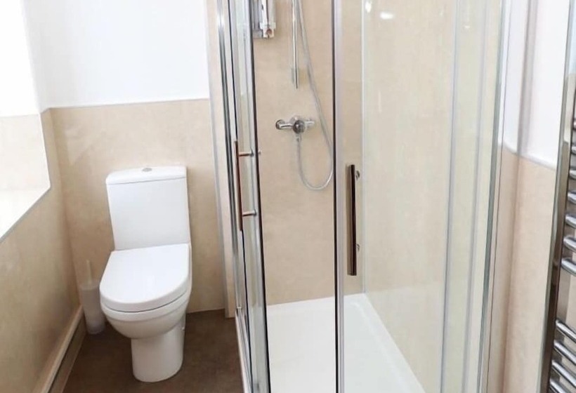 The Famous Star Hotel Moffat