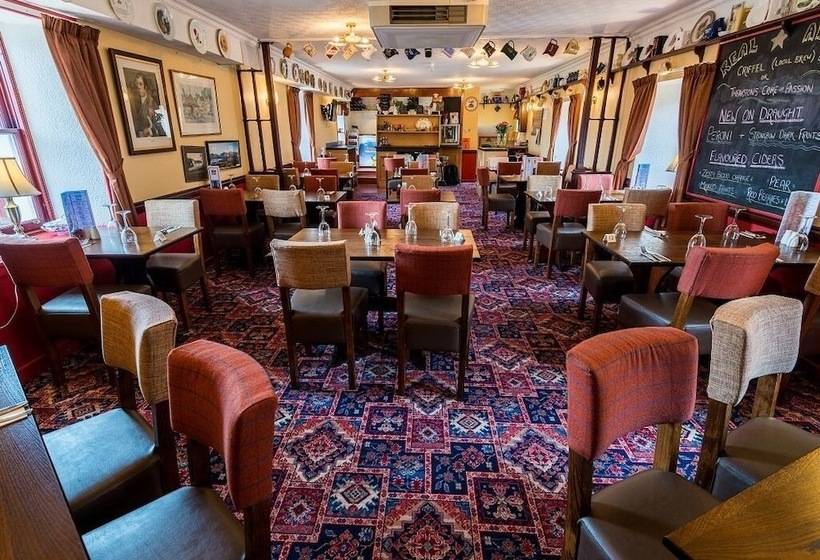 The Famous Star Hotel Moffat