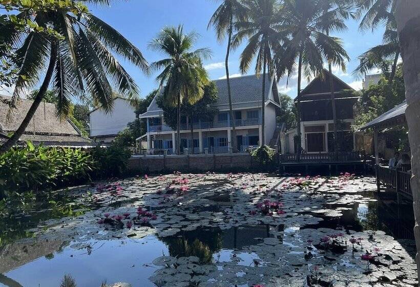 Отель Villa Oasis Luang Prabang