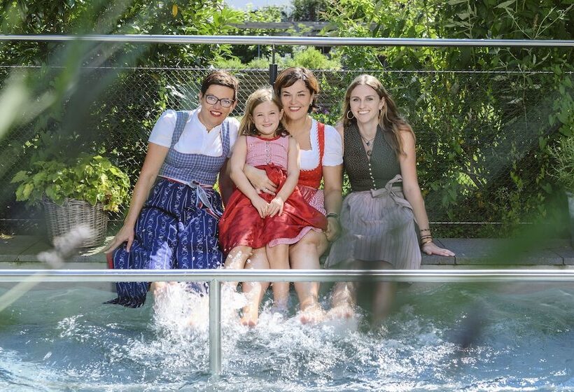 ホテル Wirtshaus Sattlerwirt