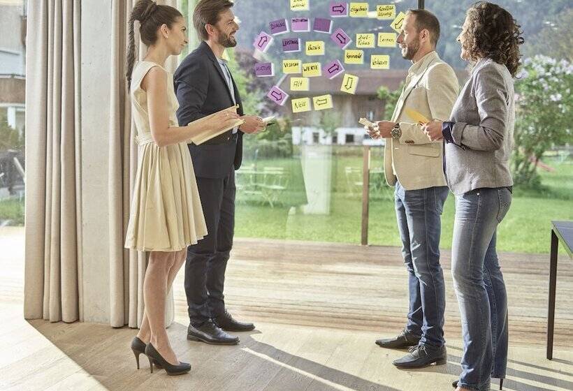 ホテル Wirtshaus Sattlerwirt