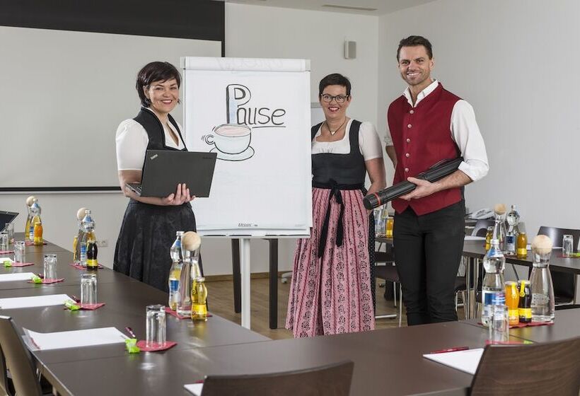 ホテル Wirtshaus Sattlerwirt