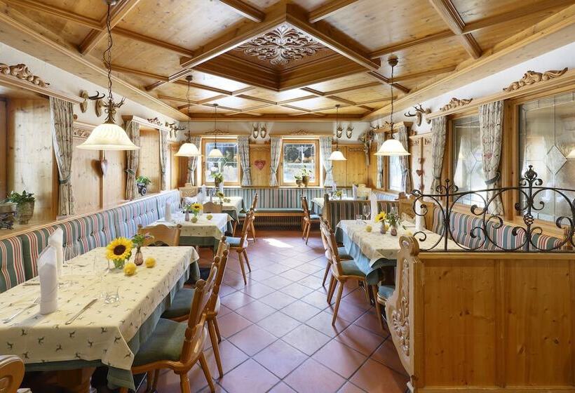 ホテル Wirtshaus Sattlerwirt