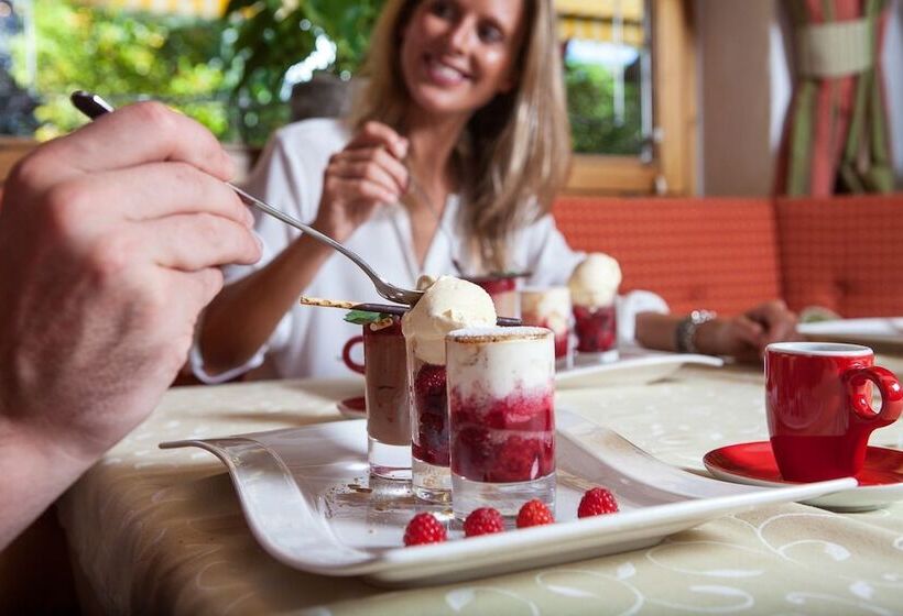 ホテル Wirtshaus Sattlerwirt