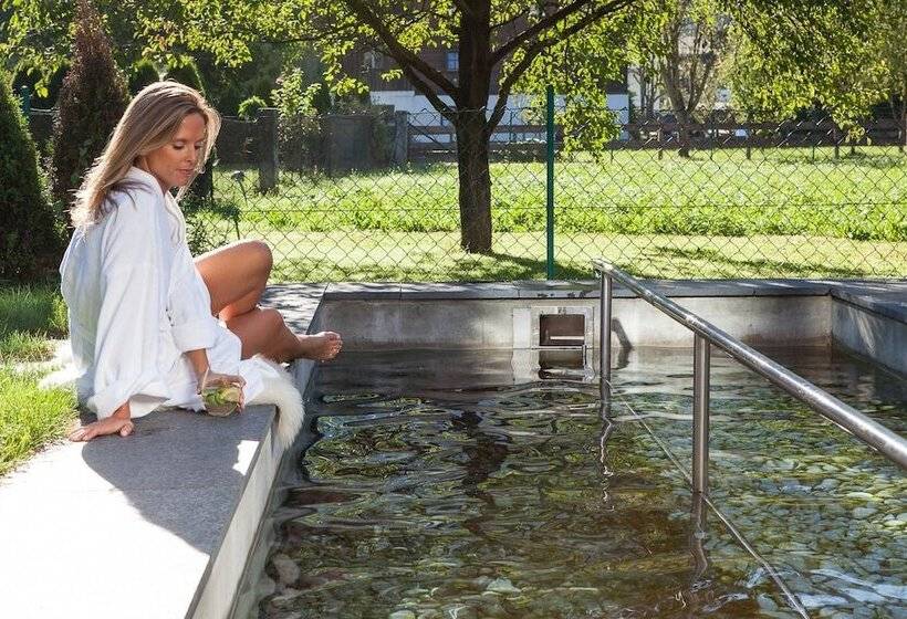 ホテル Wirtshaus Sattlerwirt