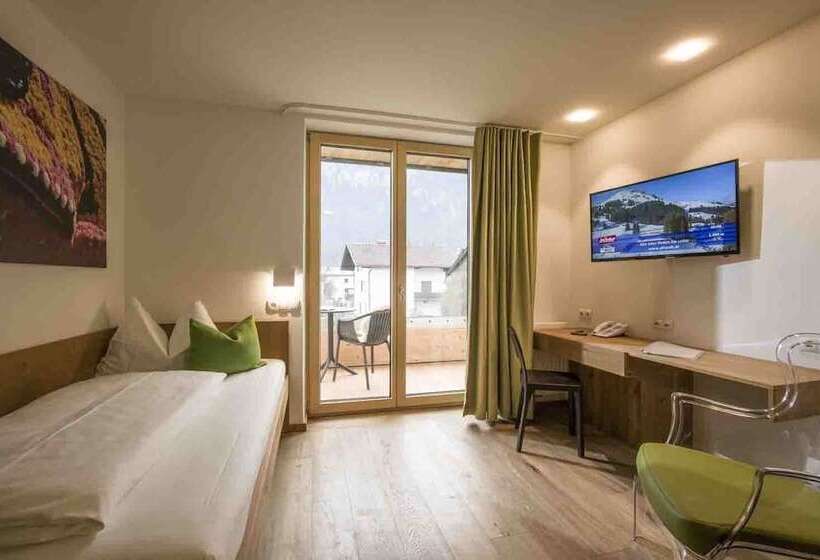 ホテル Wirtshaus Sattlerwirt