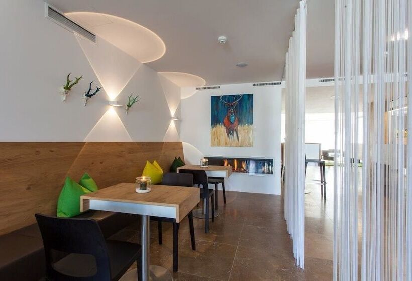 ホテル Wirtshaus Sattlerwirt