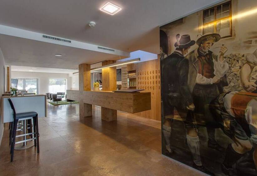 ホテル Wirtshaus Sattlerwirt