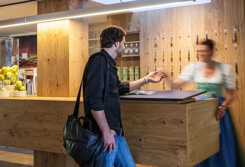 ホテル Wirtshaus Sattlerwirt