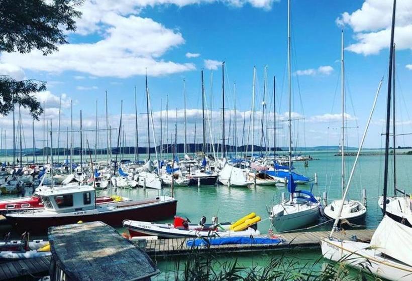 فندق Kiss Family